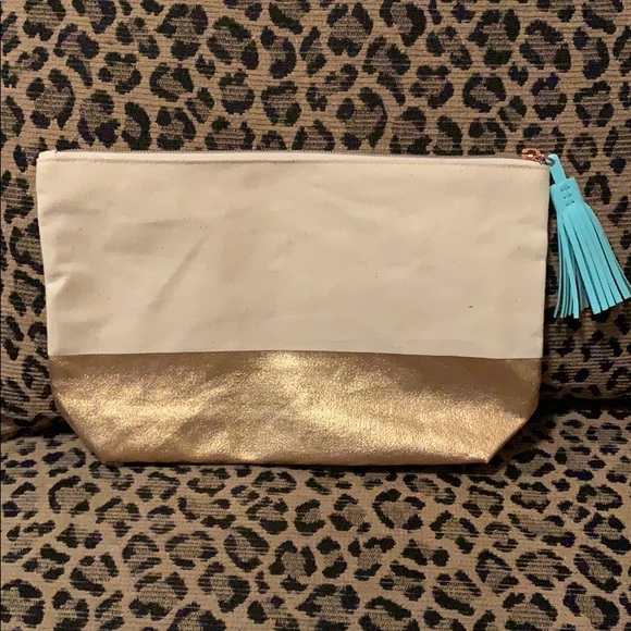 Cute Bath and Body Works cosmetic bag. - Picture 2 of 3